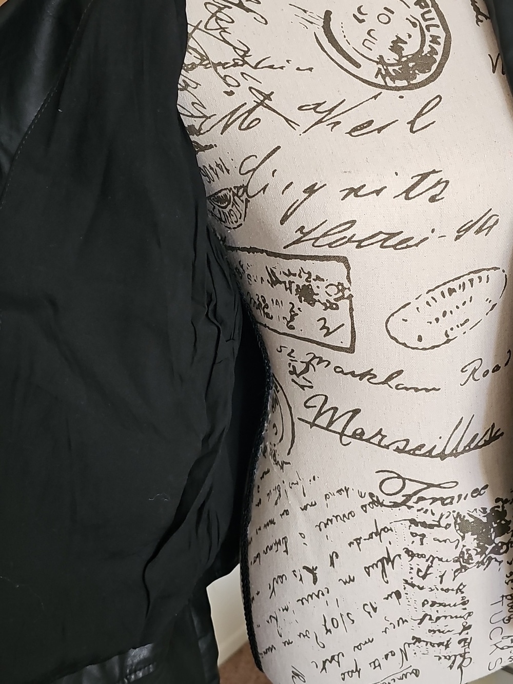 Elodie Classic Black Jacket - Picture 4 of 6